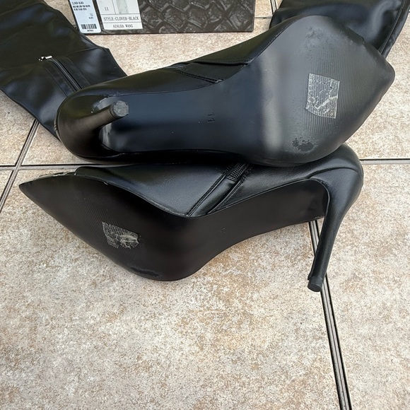 Elegant Black Over-the-Knee Boots - Picture 11 of 16